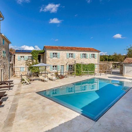 Awesome Apartment In Žminj מראה חיצוני תמונה