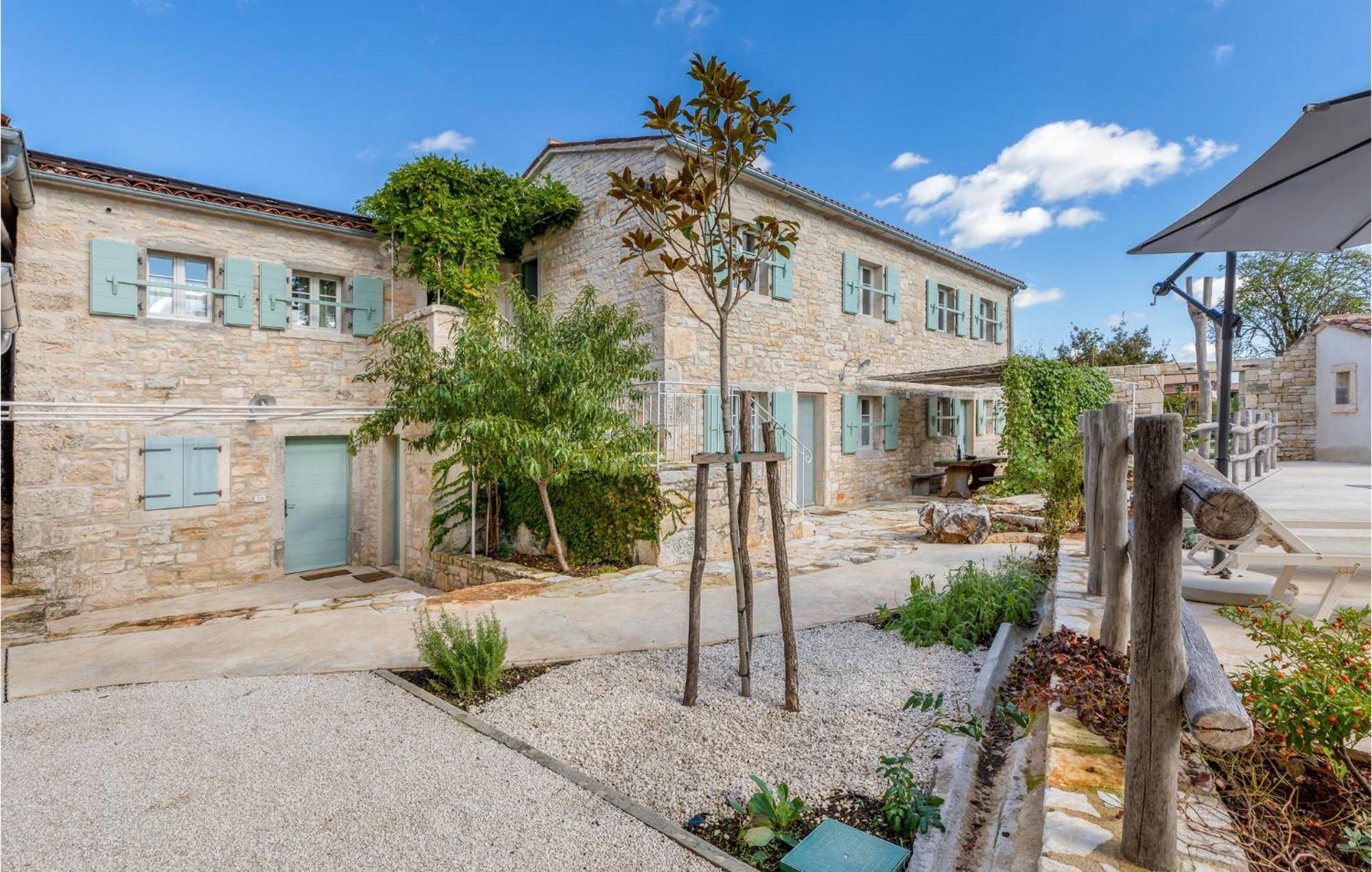 Awesome Apartment In Žminj מראה חיצוני תמונה