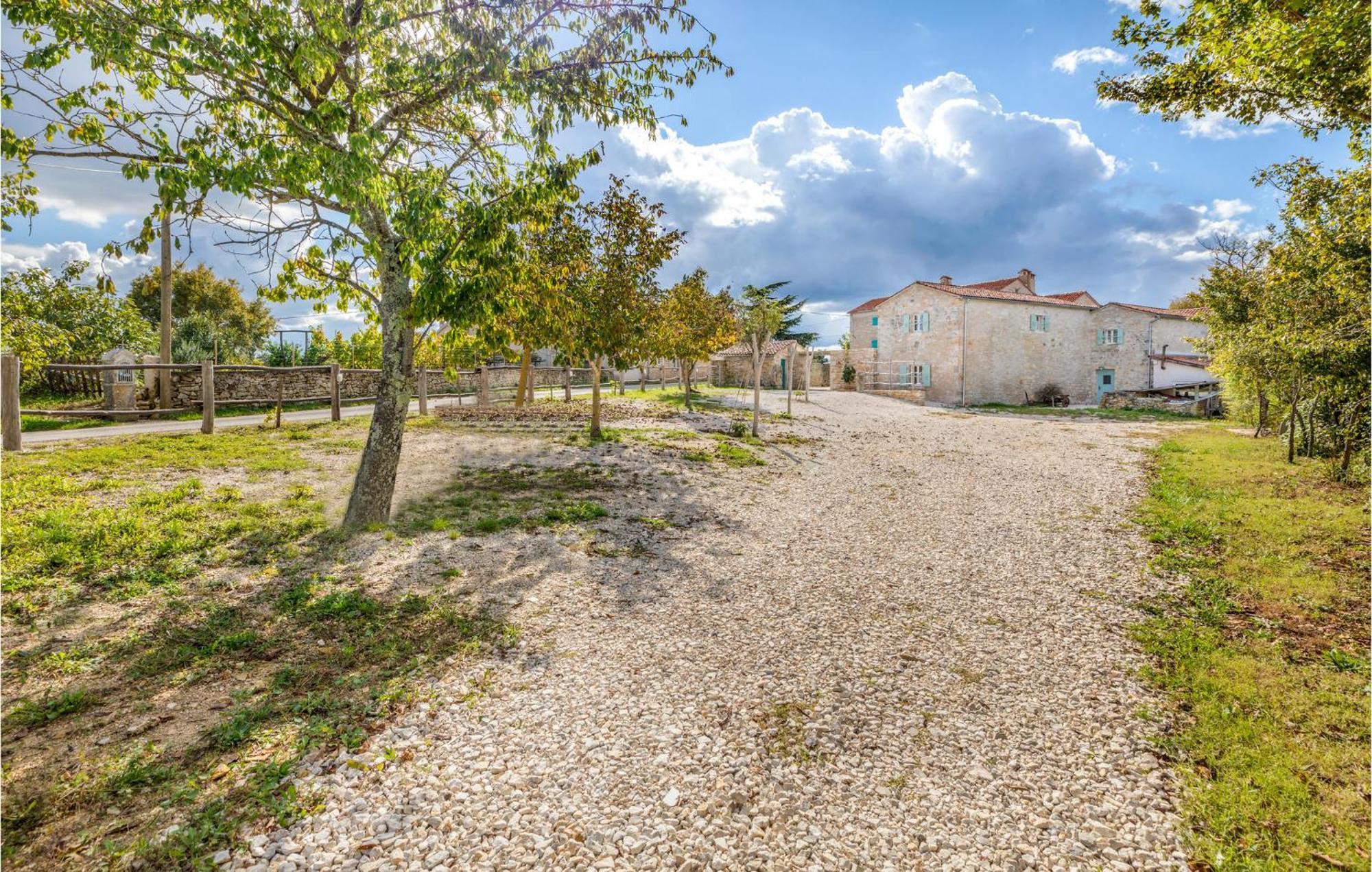 Awesome Apartment In Žminj מראה חיצוני תמונה
